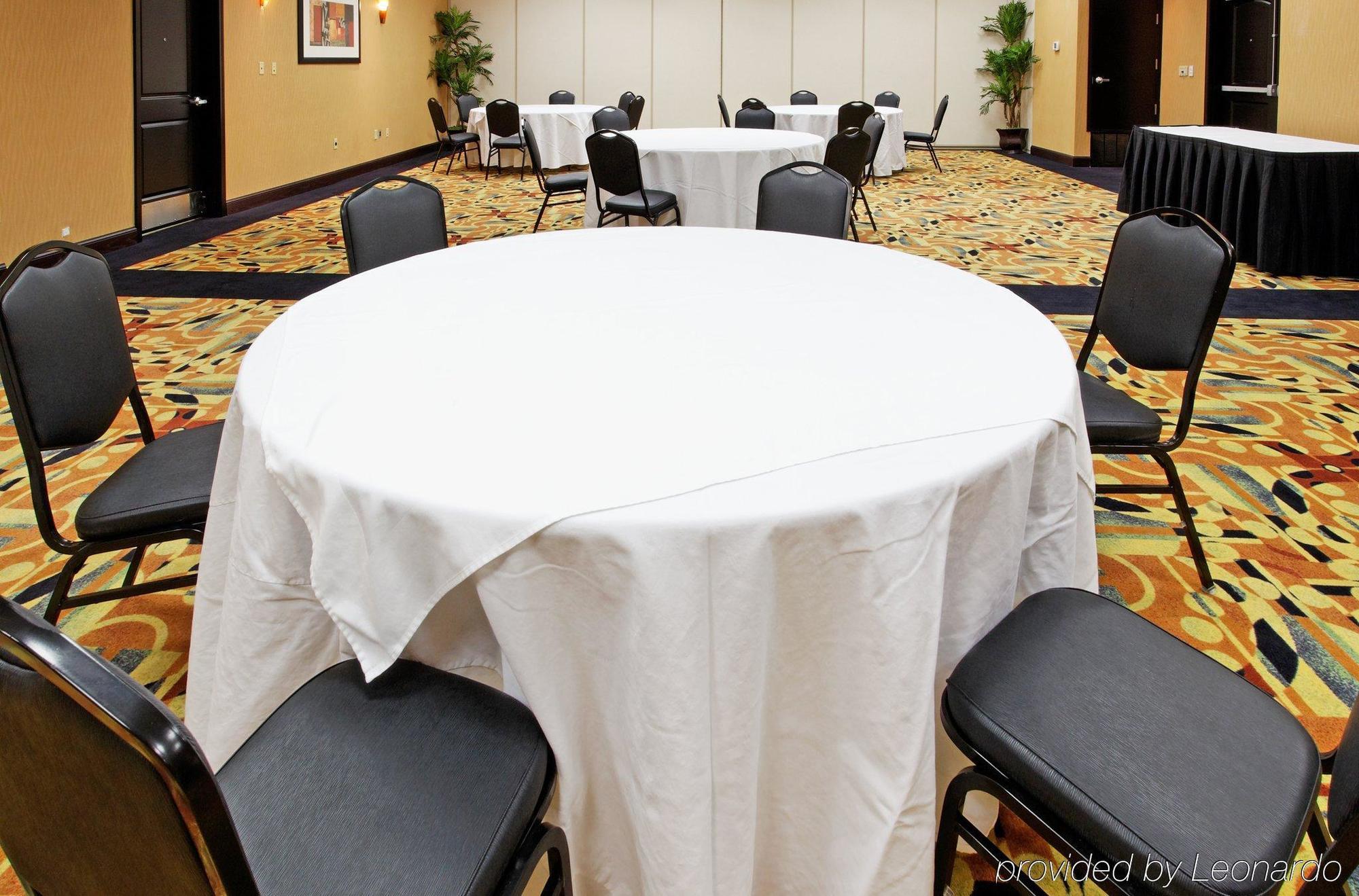 Holiday Inn Arlington Northeast By Ihg Konforlar fotoğraf