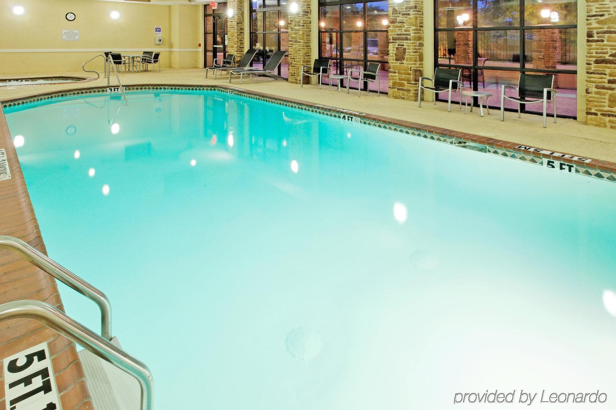 Holiday Inn Arlington Northeast By Ihg Konforlar fotoğraf